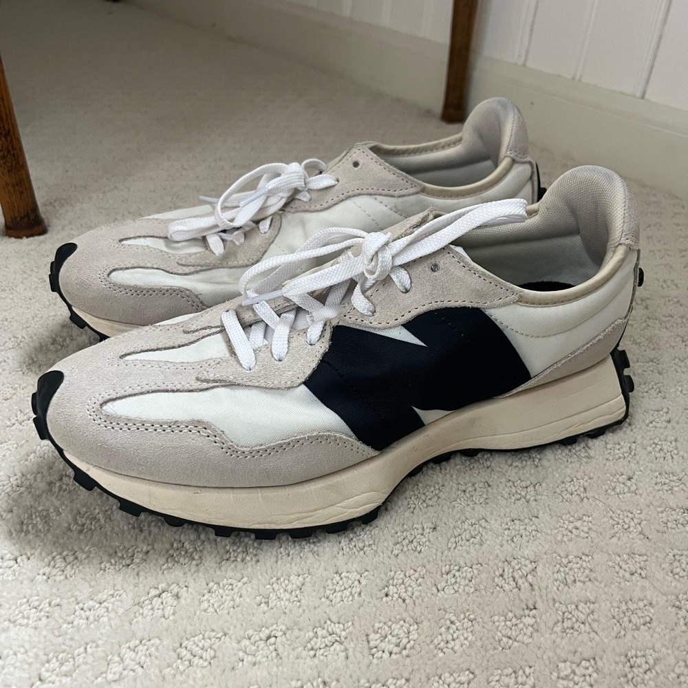 New Balance Women’s 327 Size 10 EUC white/grey/black